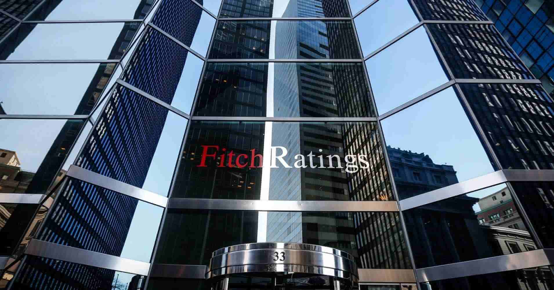  Fitch Warns U.S. a Cut in Rating if Shutdown Continues