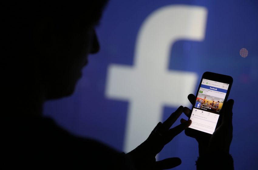  German Accuses Facebook of Data Theft