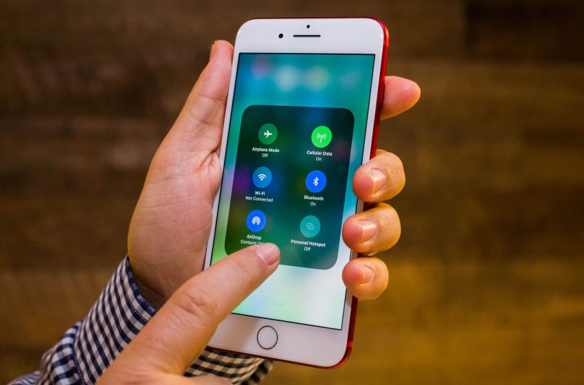  Apple Tech Being Used by Software Pirates to Add Hacked Apps On iPhones