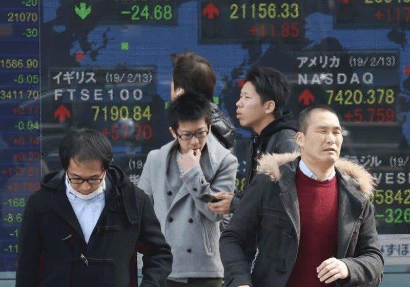  As Markets Wait for News on Trade Talks, Asian Stocks Slip