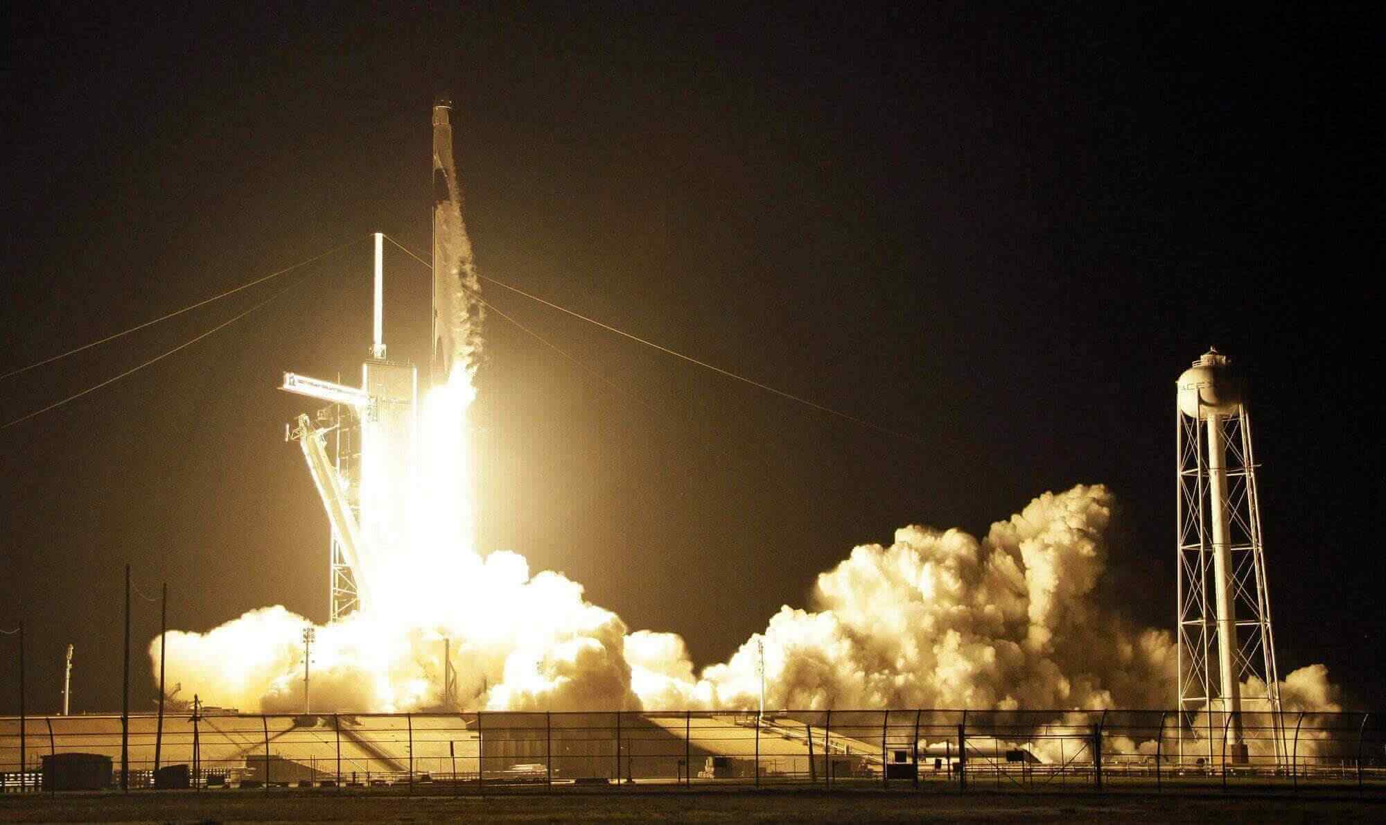  Capsule Demo By SpaceX Lifts Off